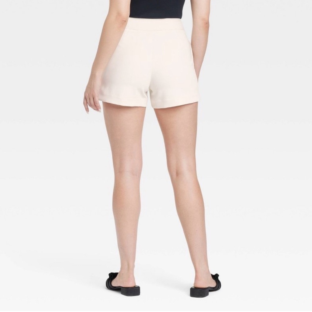 S19 NWT a new day High Rise Tailored Short, Dog Bone - Size: 14 - Picture 2 of 8
